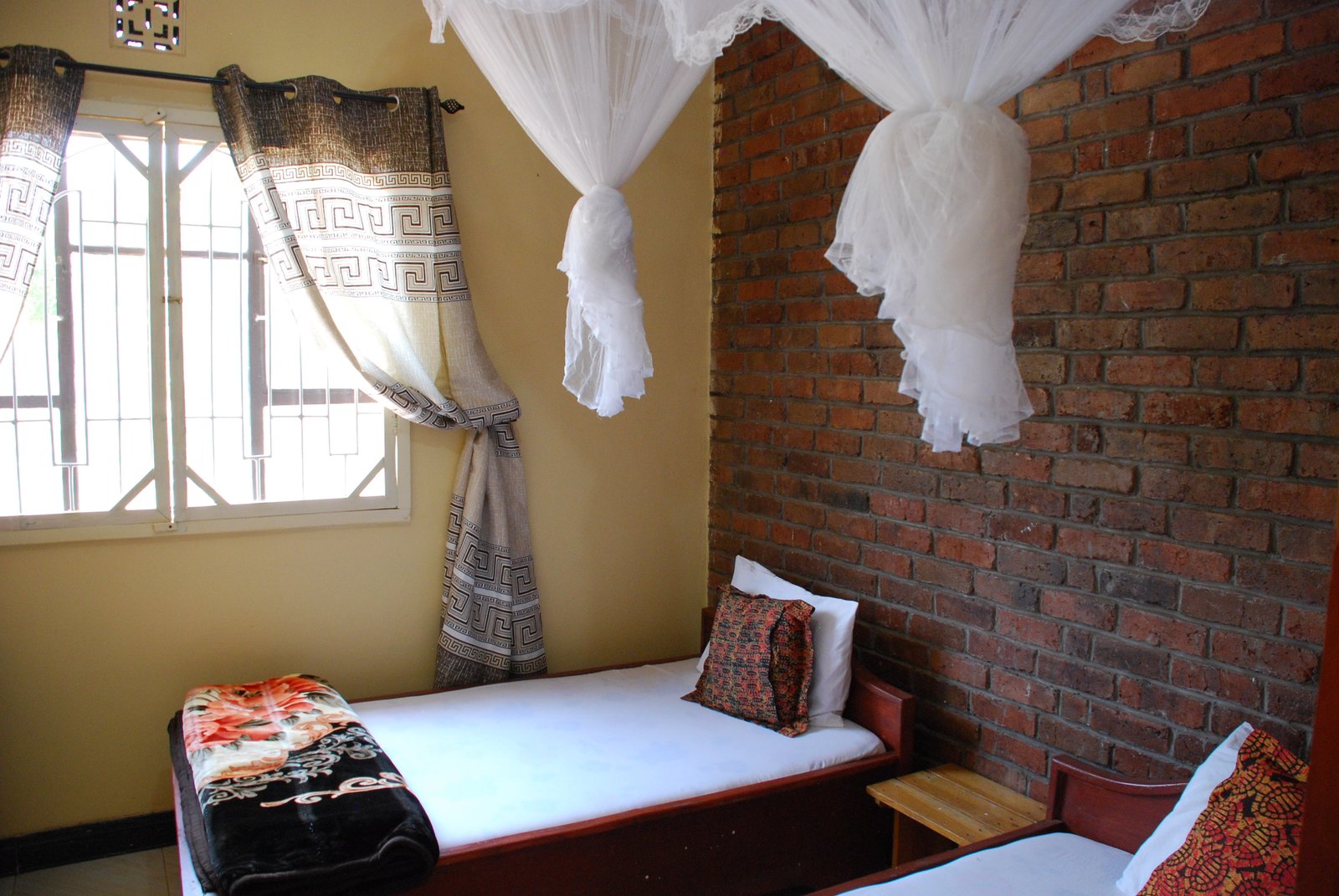 Ensuite Twin Room (Self-Contained)